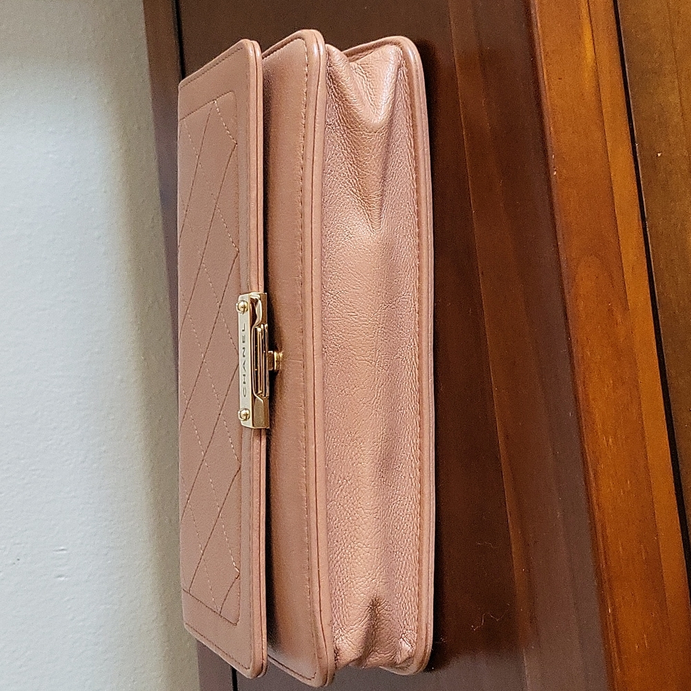 SOLD ๐ Chanel WOC Nude pink wallet on Chain - Picture 14 of 16